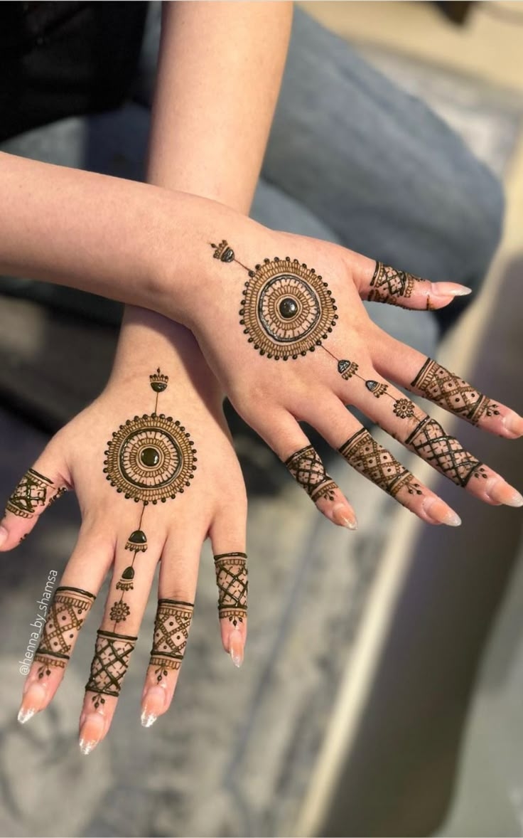 31 Instagram Mehndi Art Designs For Front Hand And Back Hand 31 Instagram Mehndi Art Designs For Front Hand And Back Hand