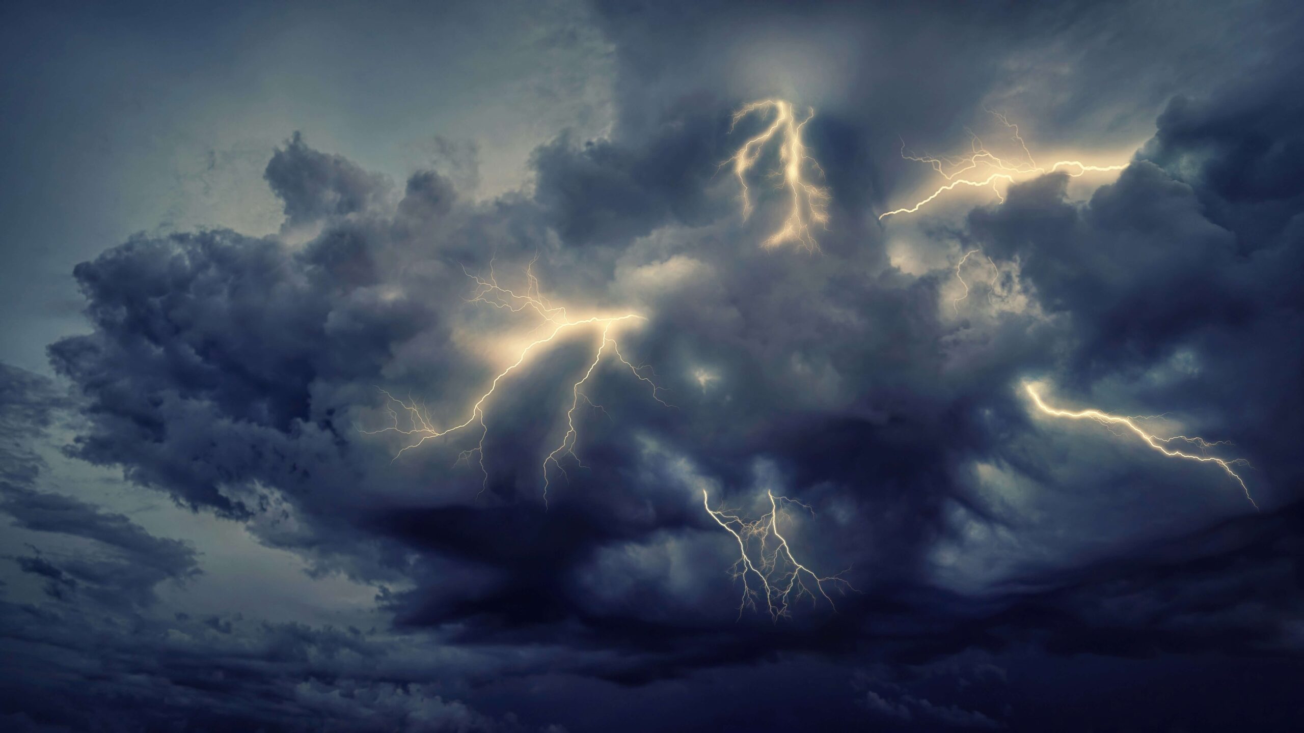 6 Types Of Lightning You Should Know To Stay Safe