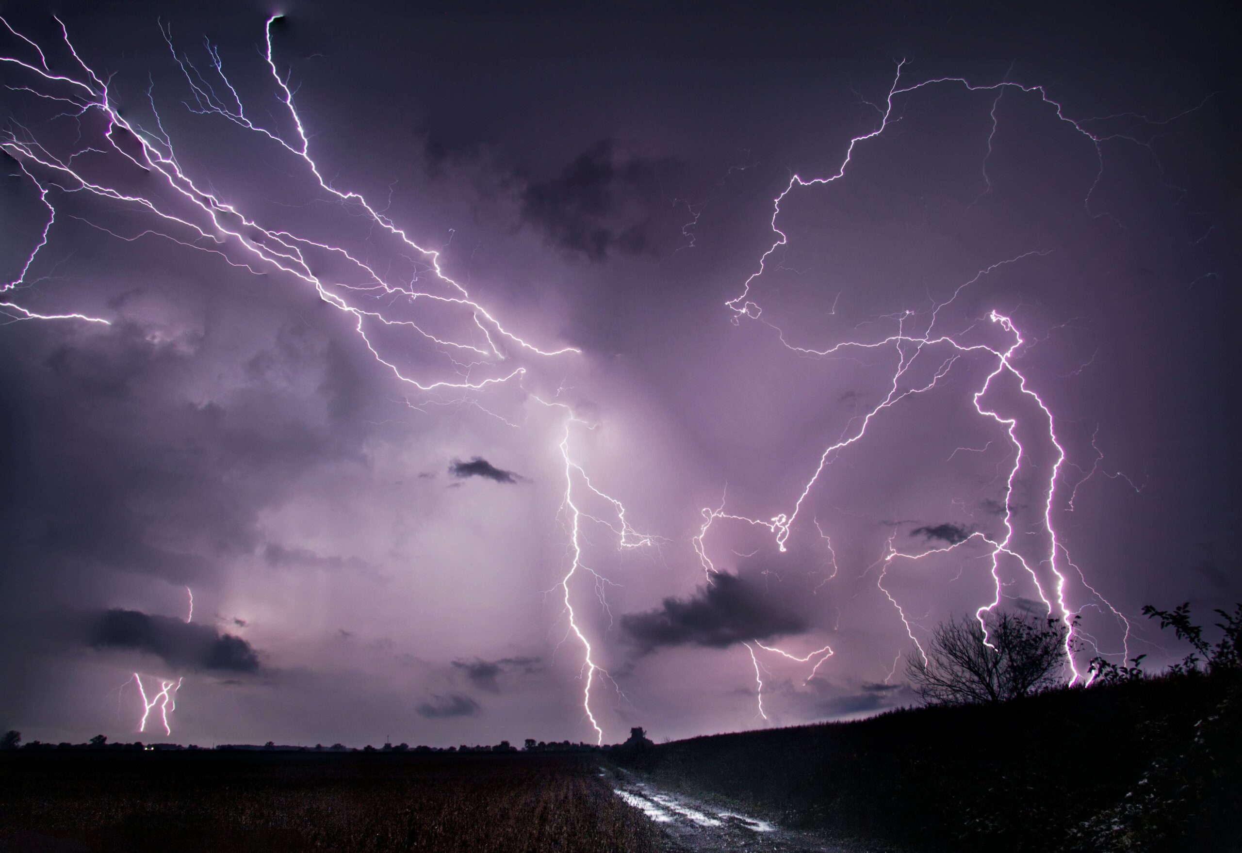 6 Types Of Lightning You Should Know To Stay Safe