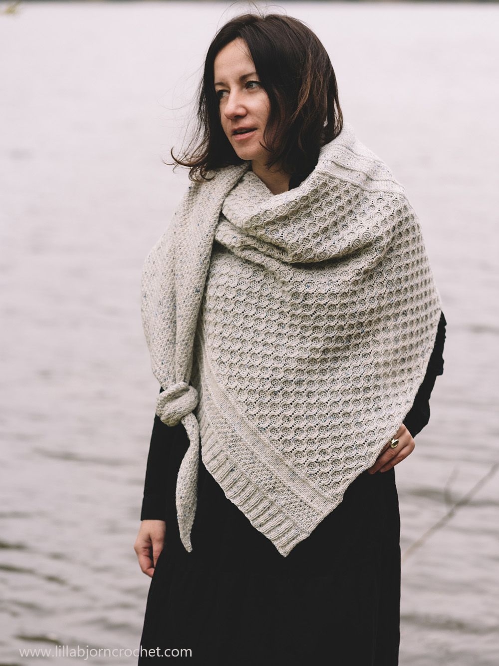 Bee Calm Shawl FREE Knitting Pattern LillaBj rn s Crochet World Bee Calm Shawl FREE Knitting Pattern LillaBj rn s Crochet World