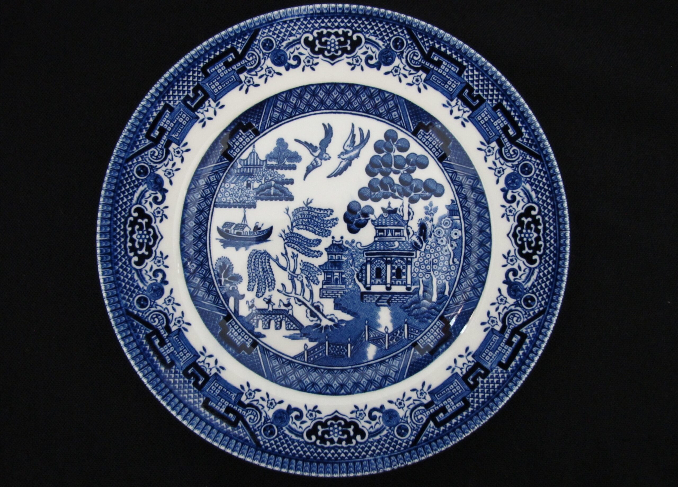 blue willow pattern crockery blue willow pattern crockery