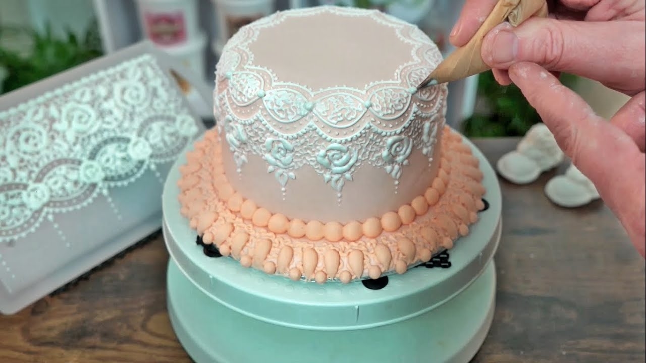 CAKE DECORATING LACE PIPING TECHNIQUES Vintage Cornelli Lace Piping On A Fondant Wedding Cake YouTube