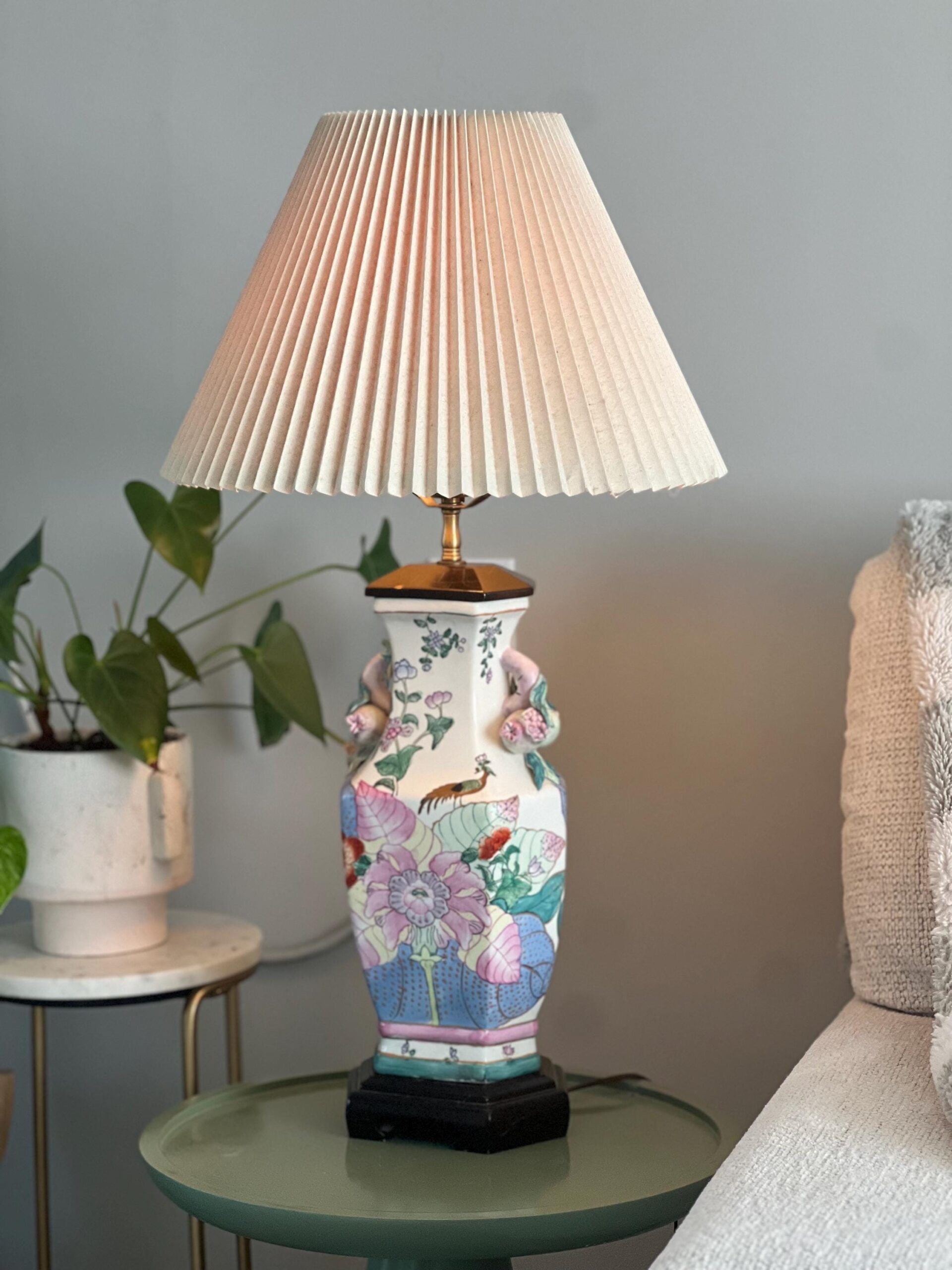 Chinoiserie Style Tobacco Leaf Motif Vintage Table Lamp With Pomegranates Etsy
