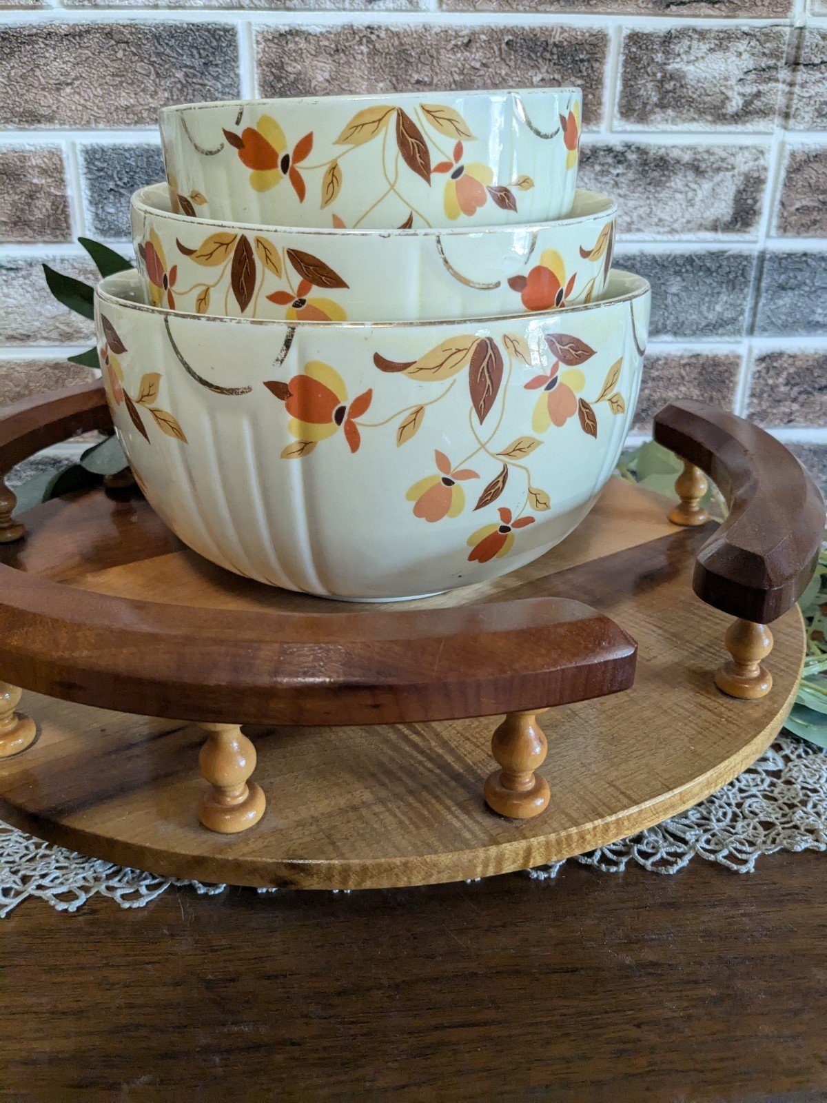 wood-leaf pattern tea bowls