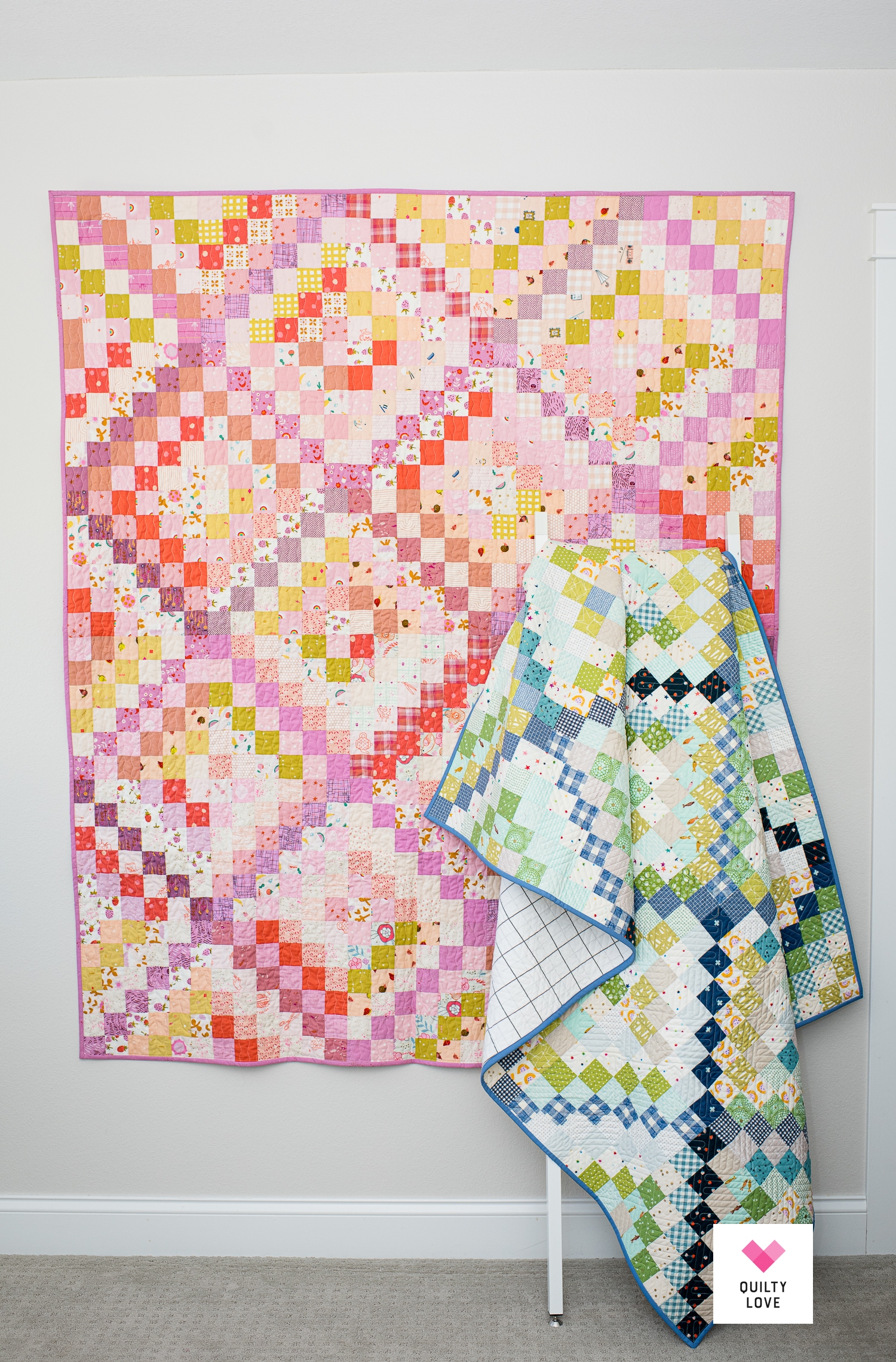 2 Scrappy Trip Around The World Quilts Quilty Love 2 Scrappy Trip Around The World Quilts Quilty Love