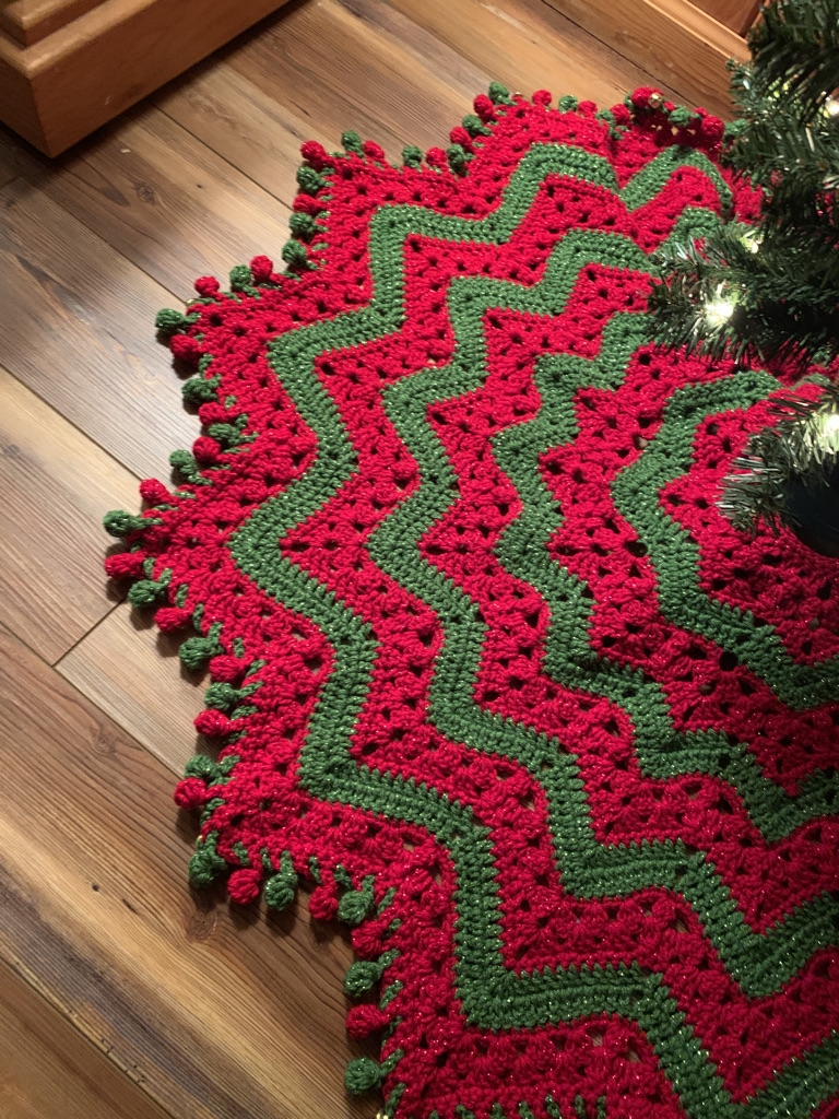 6 Day Superstar Holiday Tree Skirt Crochet Pattern By Betty McKnit 6 Day Superstar Holiday Tree Skirt Crochet Pattern By Betty McKnit