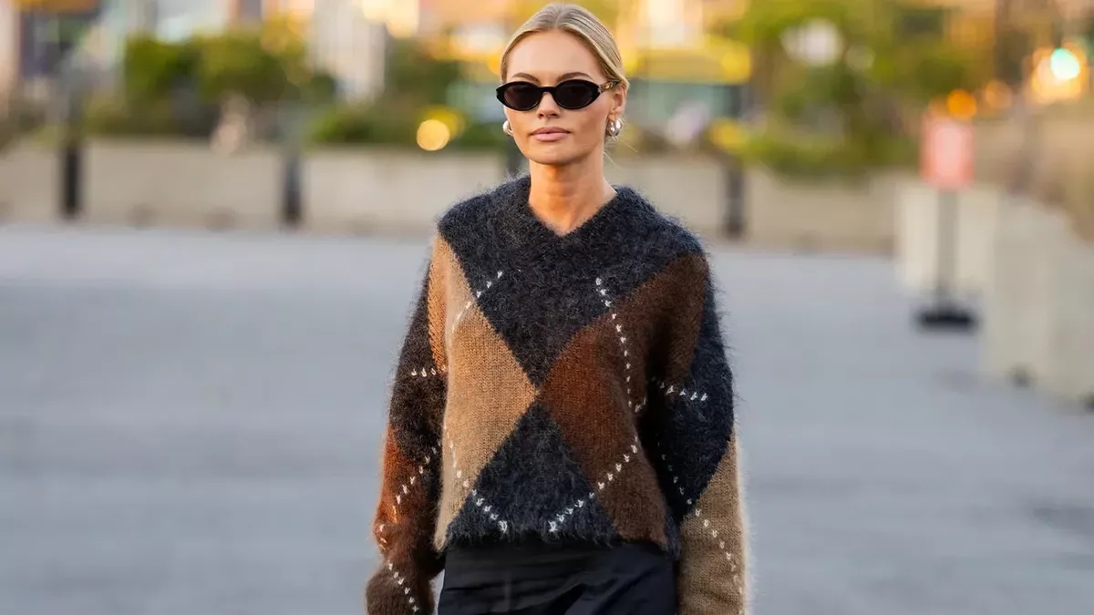 Shop This Season s Trending Argyle Sweater Vogue Scandinavia